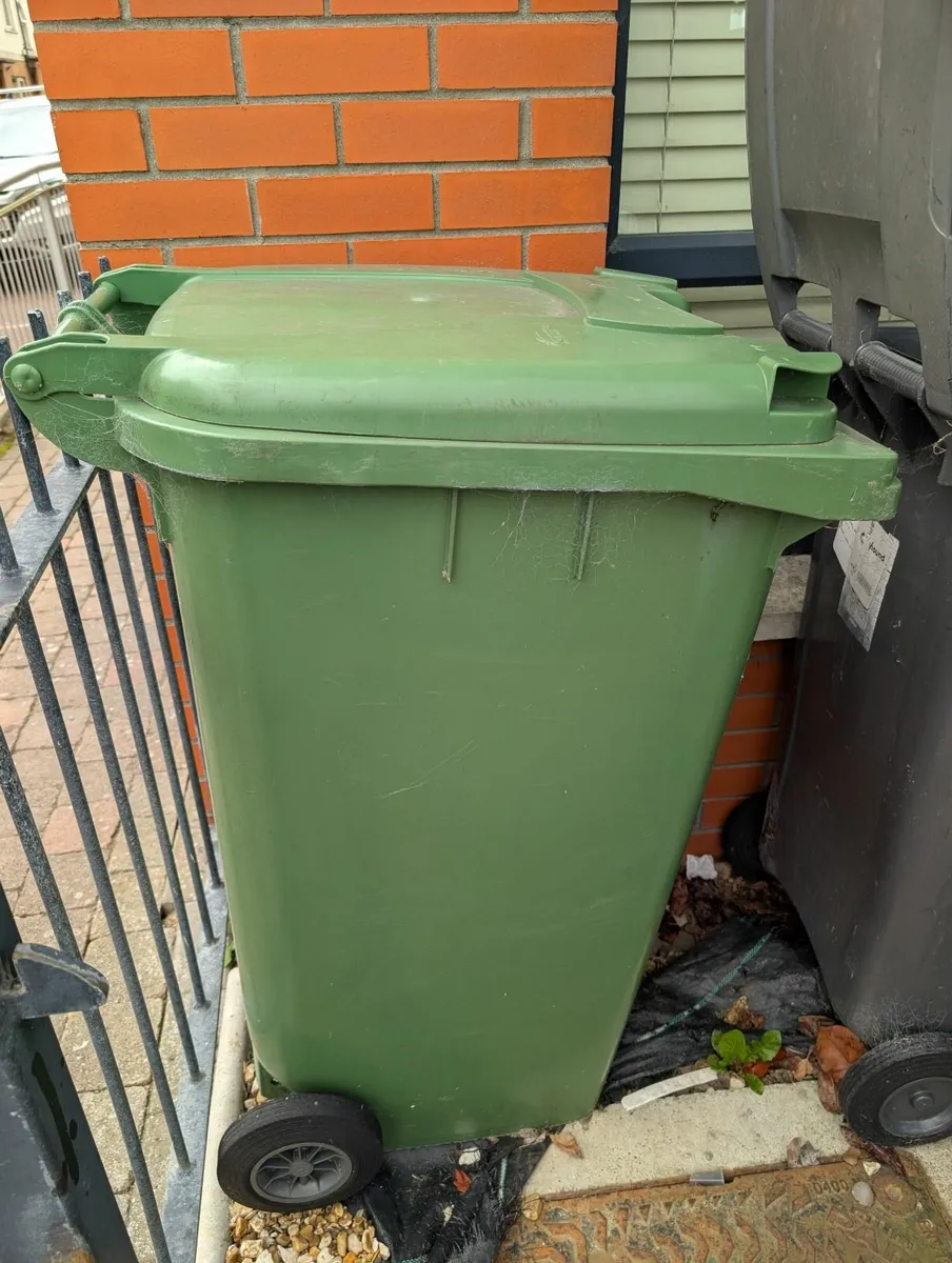 Used garbage bins - Image 2
