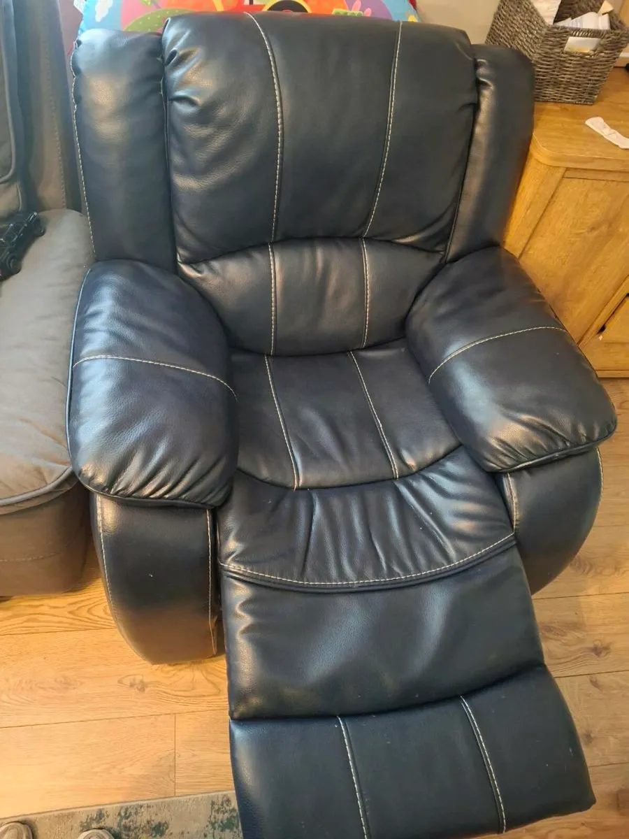 Navy recliner chair - Image 3