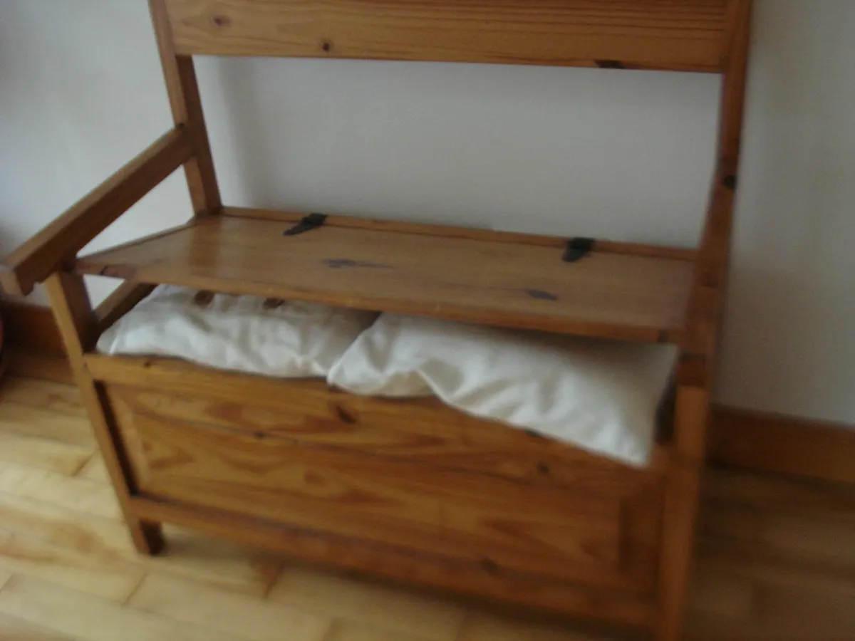 OLD MEXICAN PINE MONKS BENCH. - Image 2