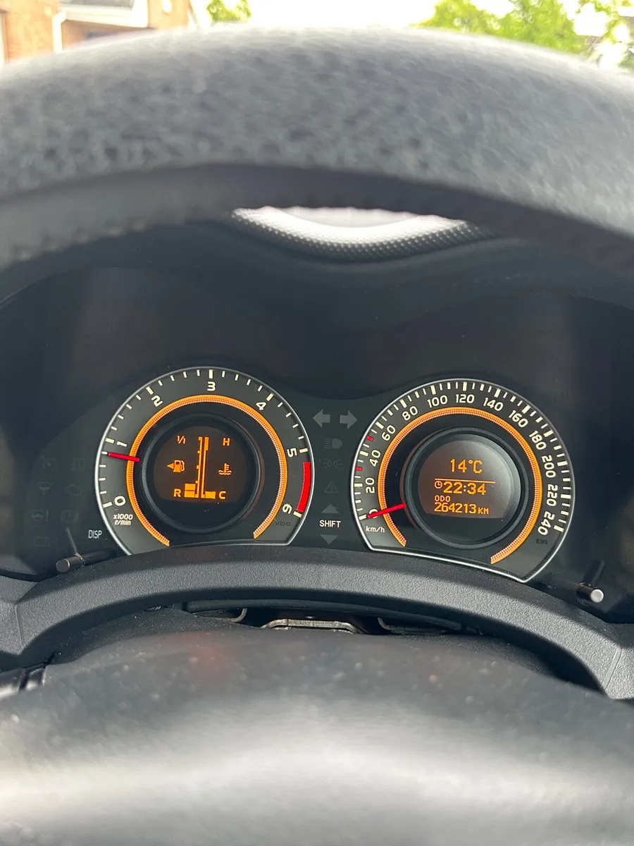 Toyota Auris 2011 - Image 2