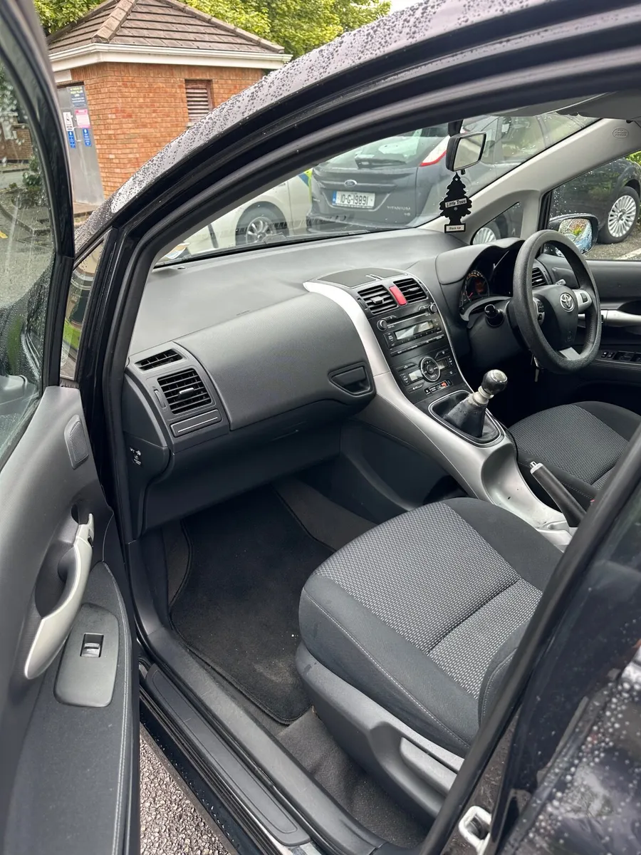 Toyota Auris 2011 - Image 4