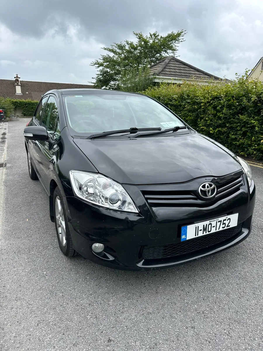 Toyota Auris 2011 - Image 1