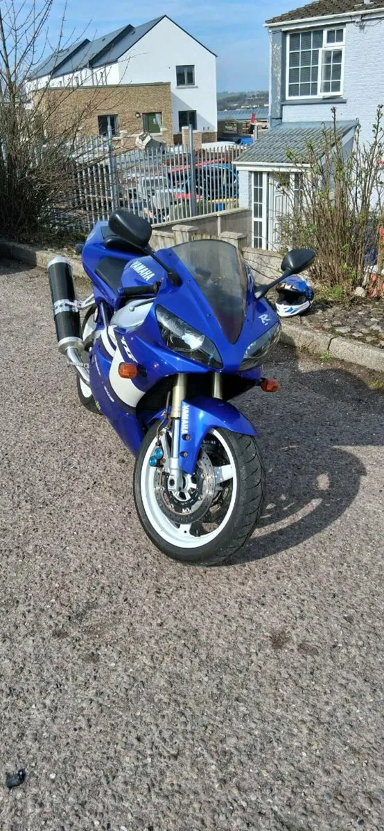 Yamaha R1 - Image 4