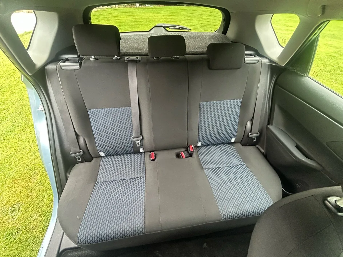 132 Toyota Auris - Image 3