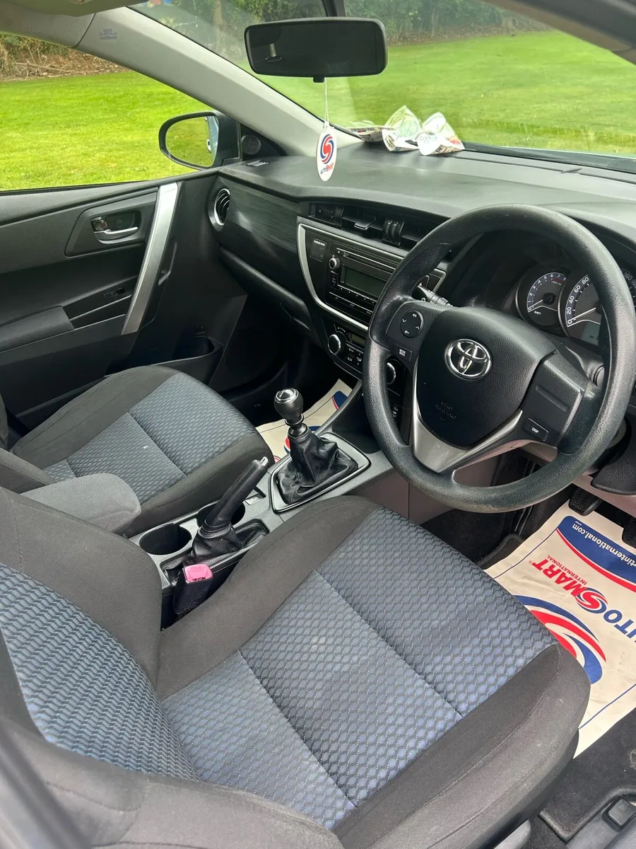 132 Toyota Auris - Image 4