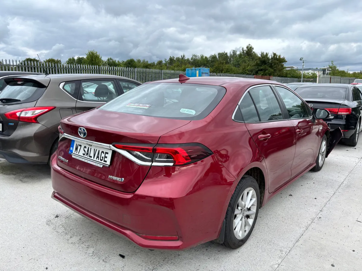 19 Corolla Luna Hybrid 105km Starting - Image 3