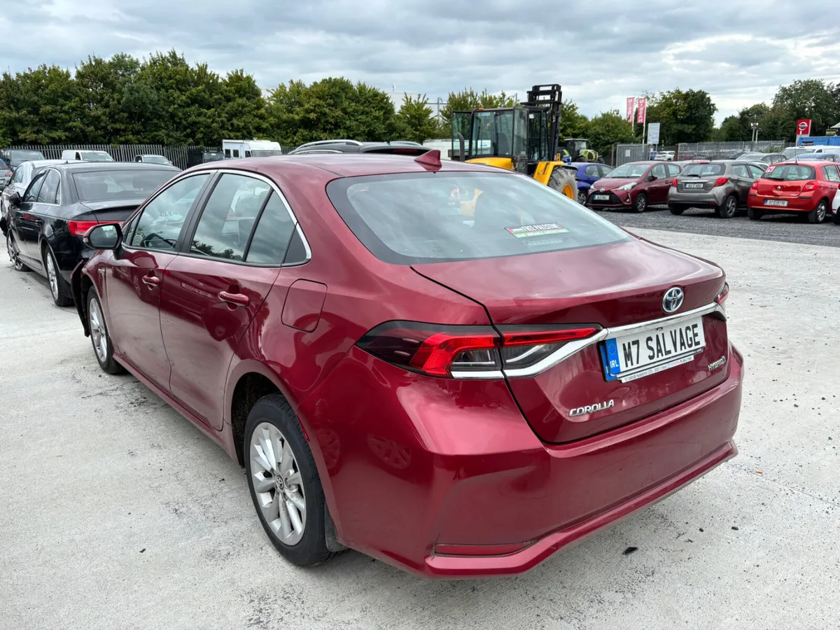 19 Corolla Luna Hybrid 105km Starting - Image 4
