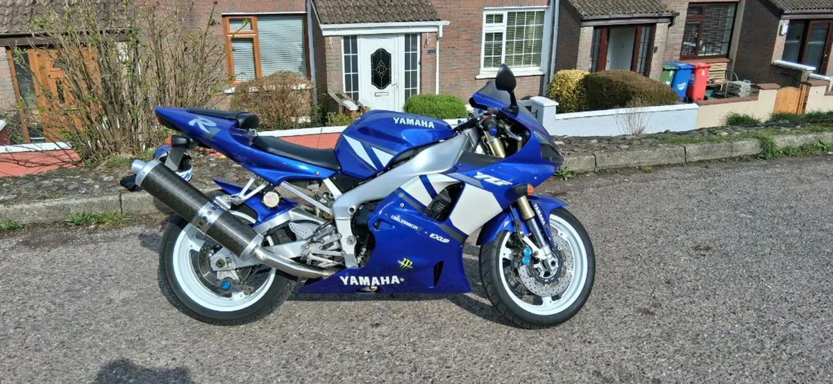 Yamaha R1 - Image 1