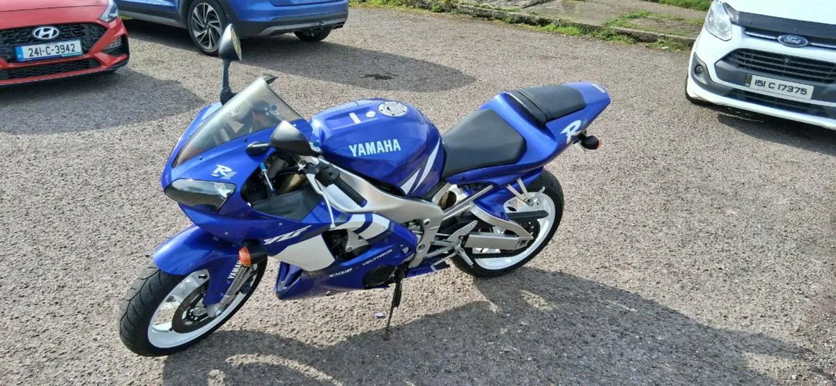 Yamaha R1 - Image 2