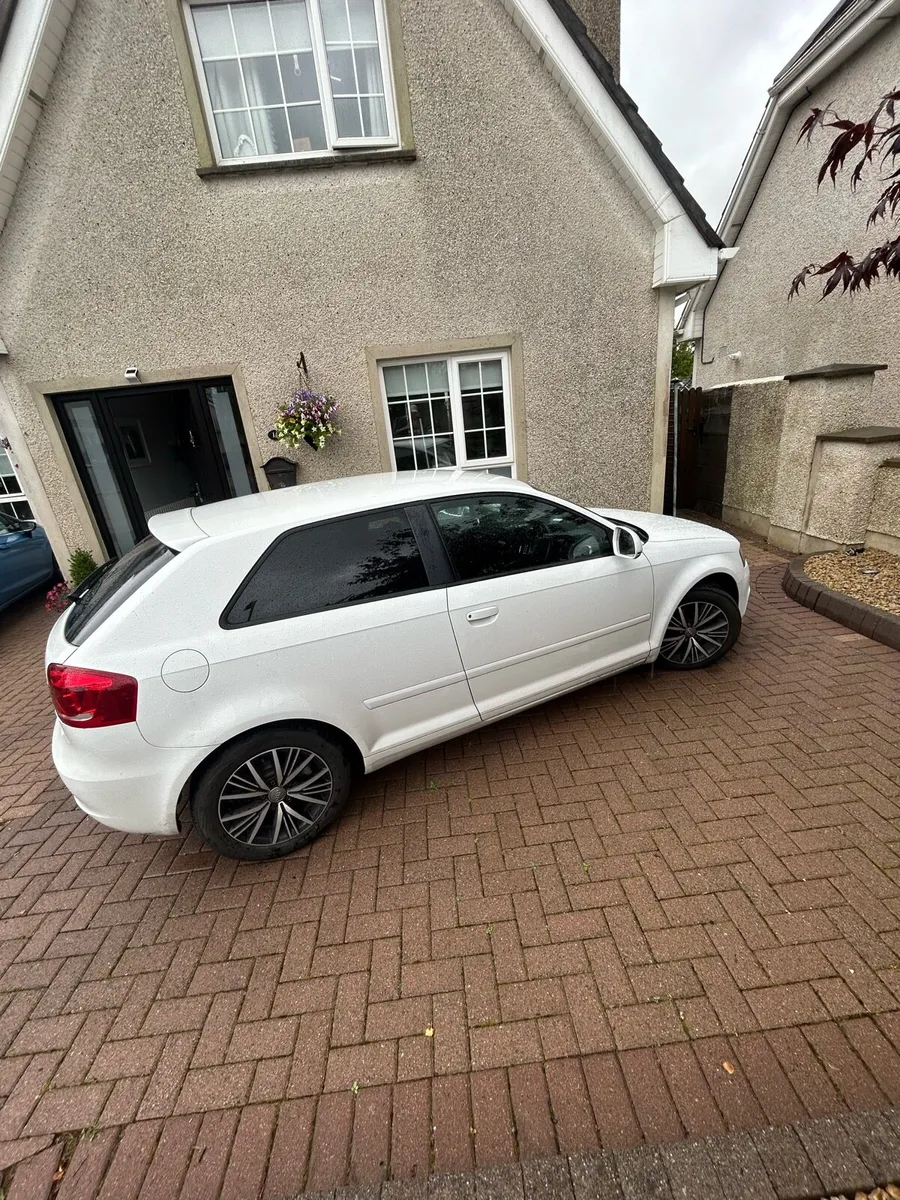 White Audi Sportback 2010 A3 1.6 Diesel 105bhp 3DR - Image 2