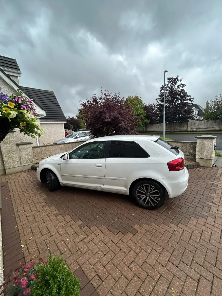 White Audi Sportback 2010 A3 1.6 Diesel 105bhp 3DR - Image 3