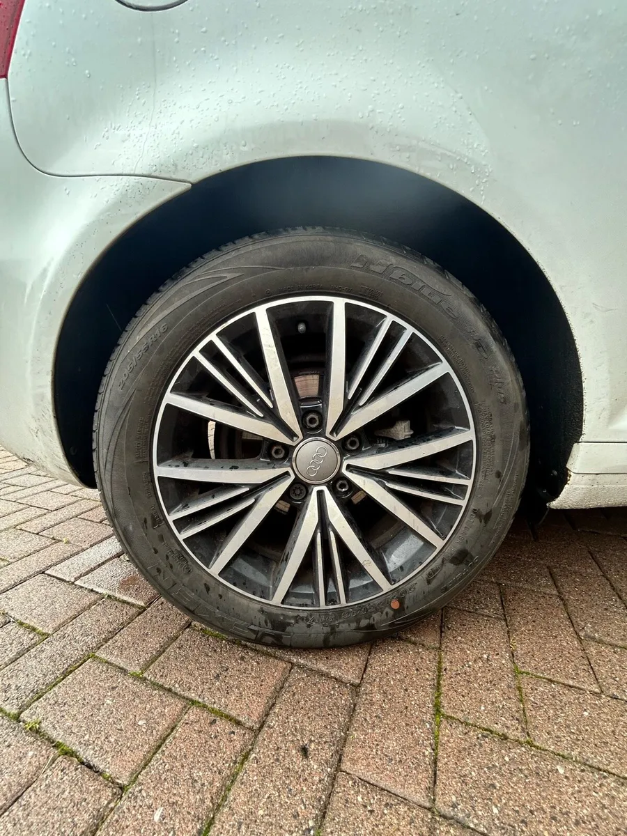 White Audi Sportback 2010 A3 1.6 Diesel 105bhp 3DR - Image 4