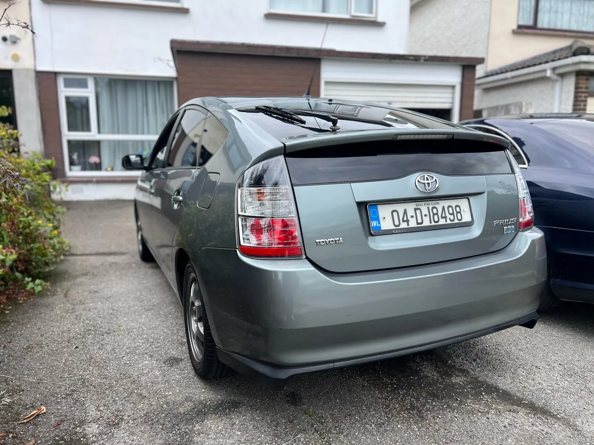 Toyota Prius - Image 4