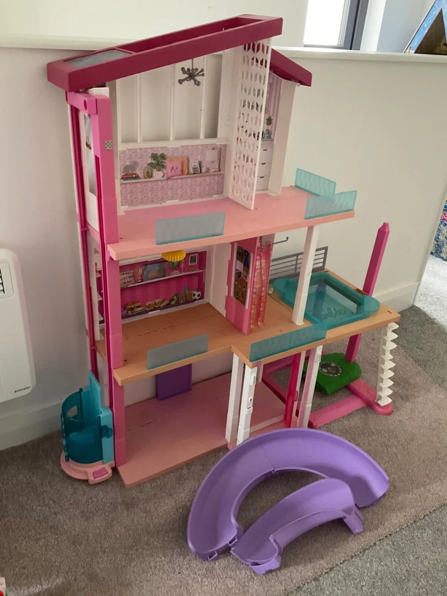 Barbie dreamhouse