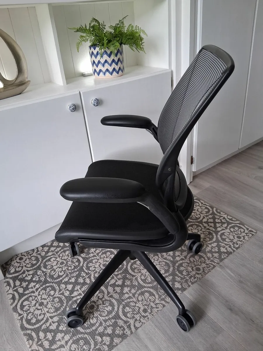 Humanscale Diffrient World Ergonomic Office Chair - Image 3