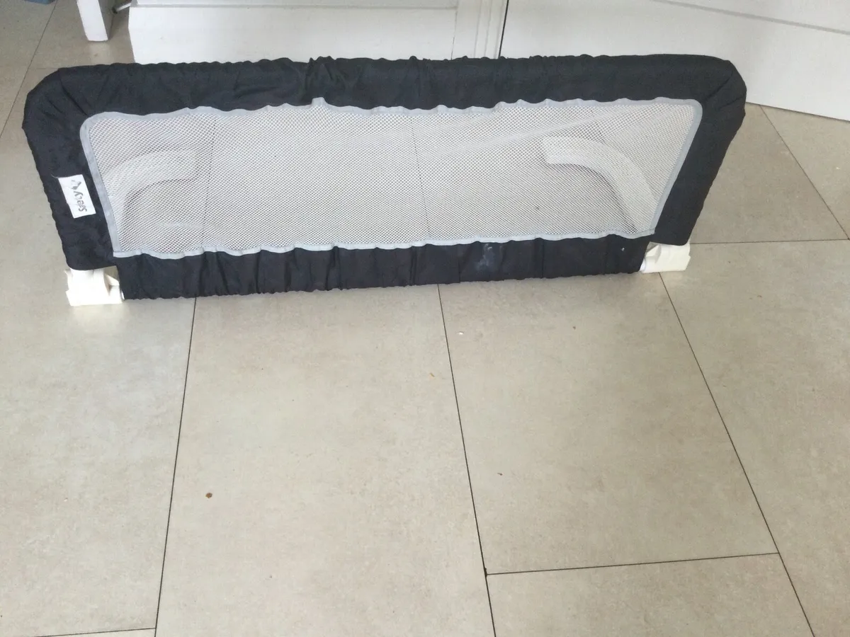 Kids bed side safety rail - Image 2