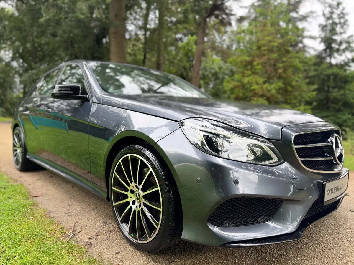 E220 AMG NIGHT EDT * LOW KMS * - Image 4