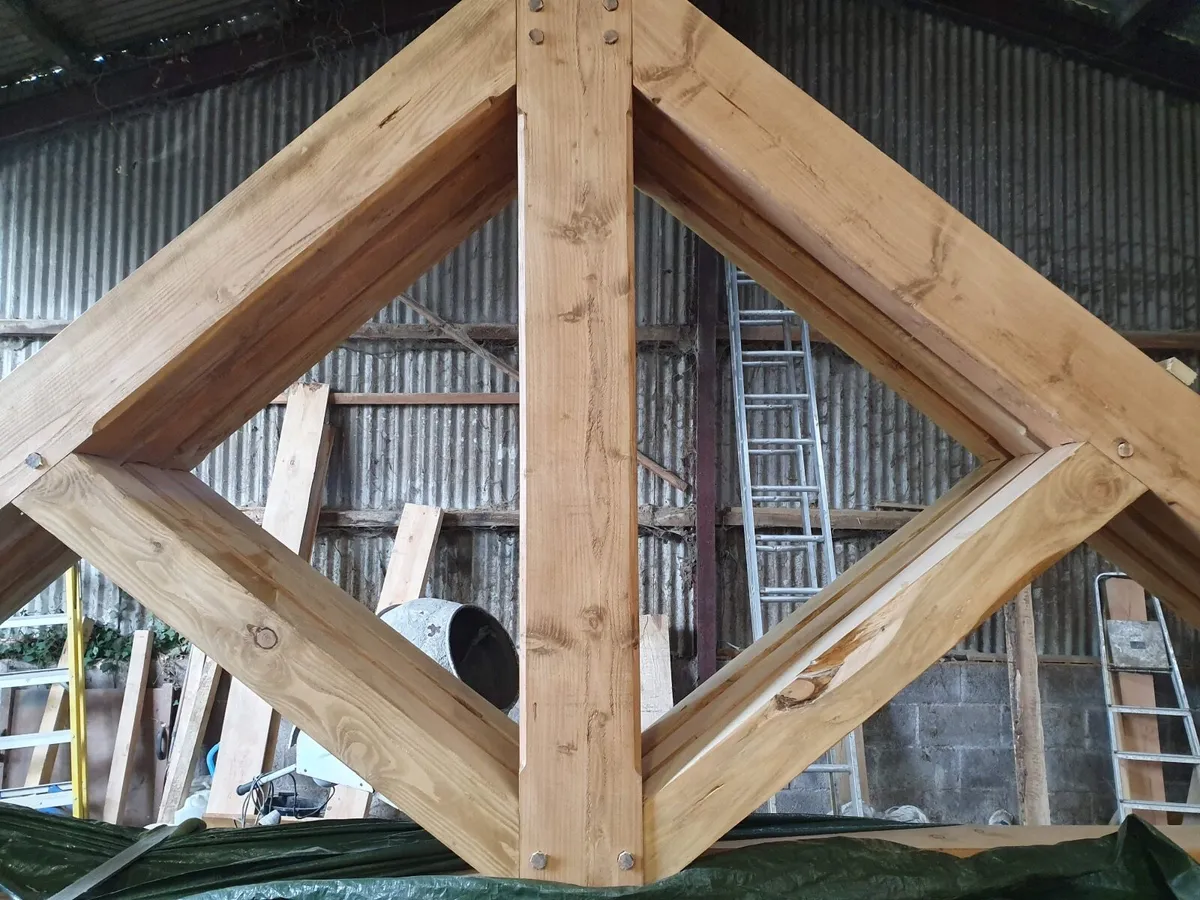 Feature Roof Trusses. - Image 3