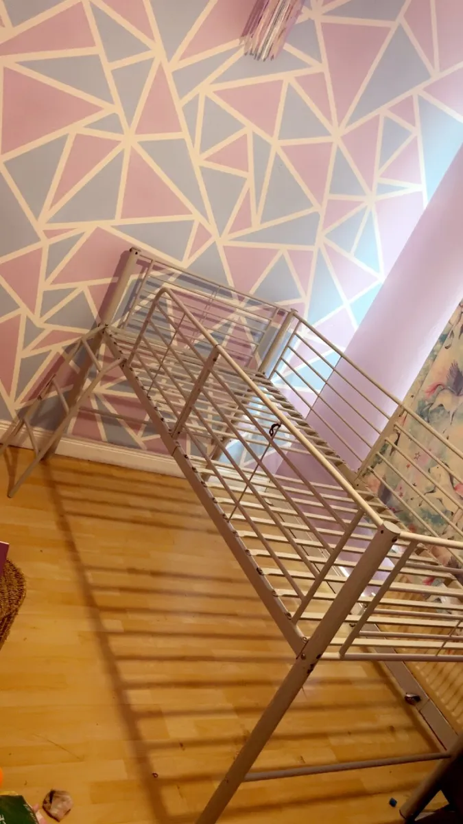 Bed - Image 1