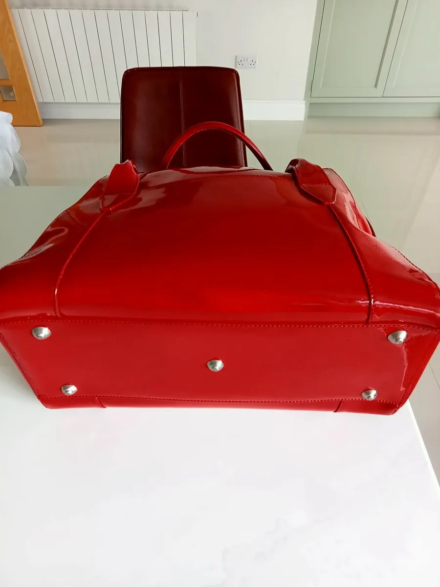 Red patent overnight bag - Image 2