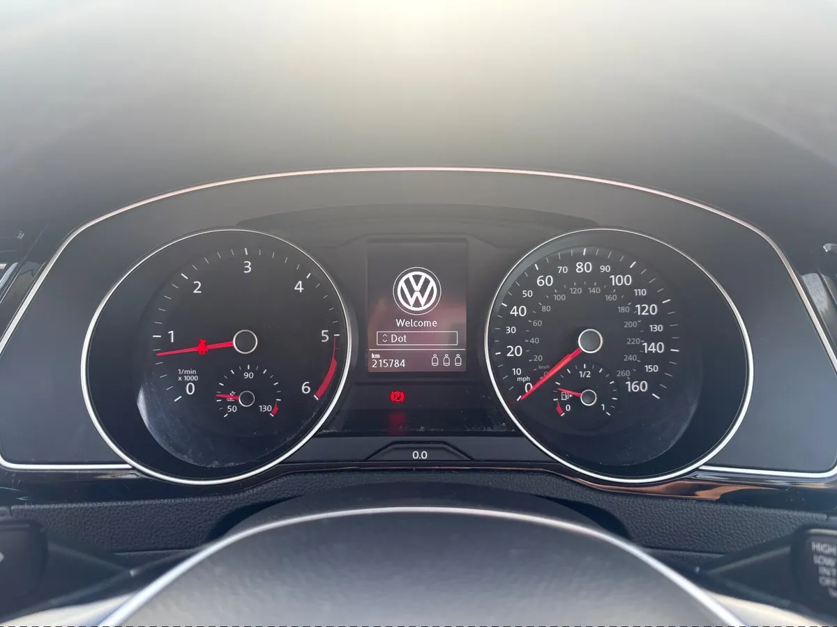 Volkswagen Passat 2016 - Image 3