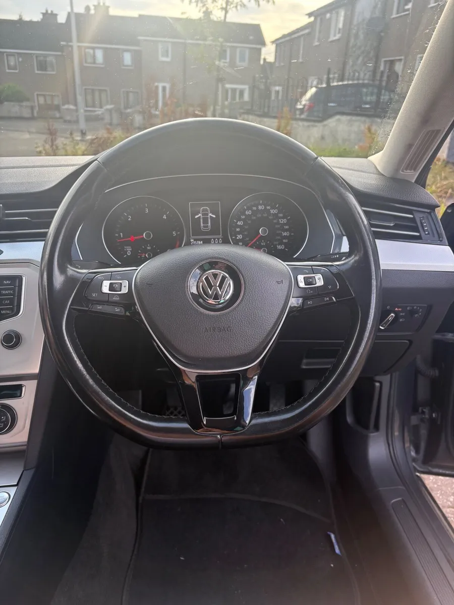 Volkswagen Passat 2016 - Image 4
