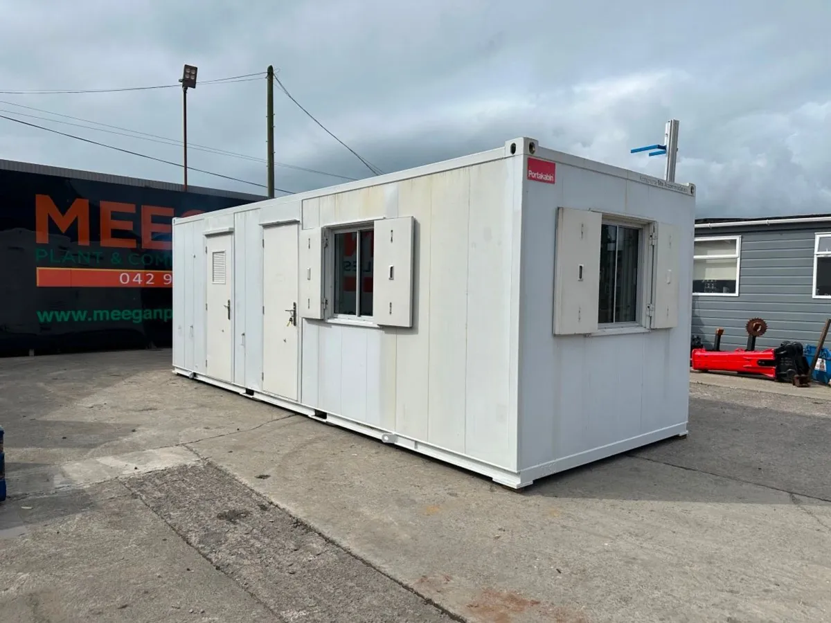28 x 9 welfare unit , toilet , generator kitchen. - Image 1