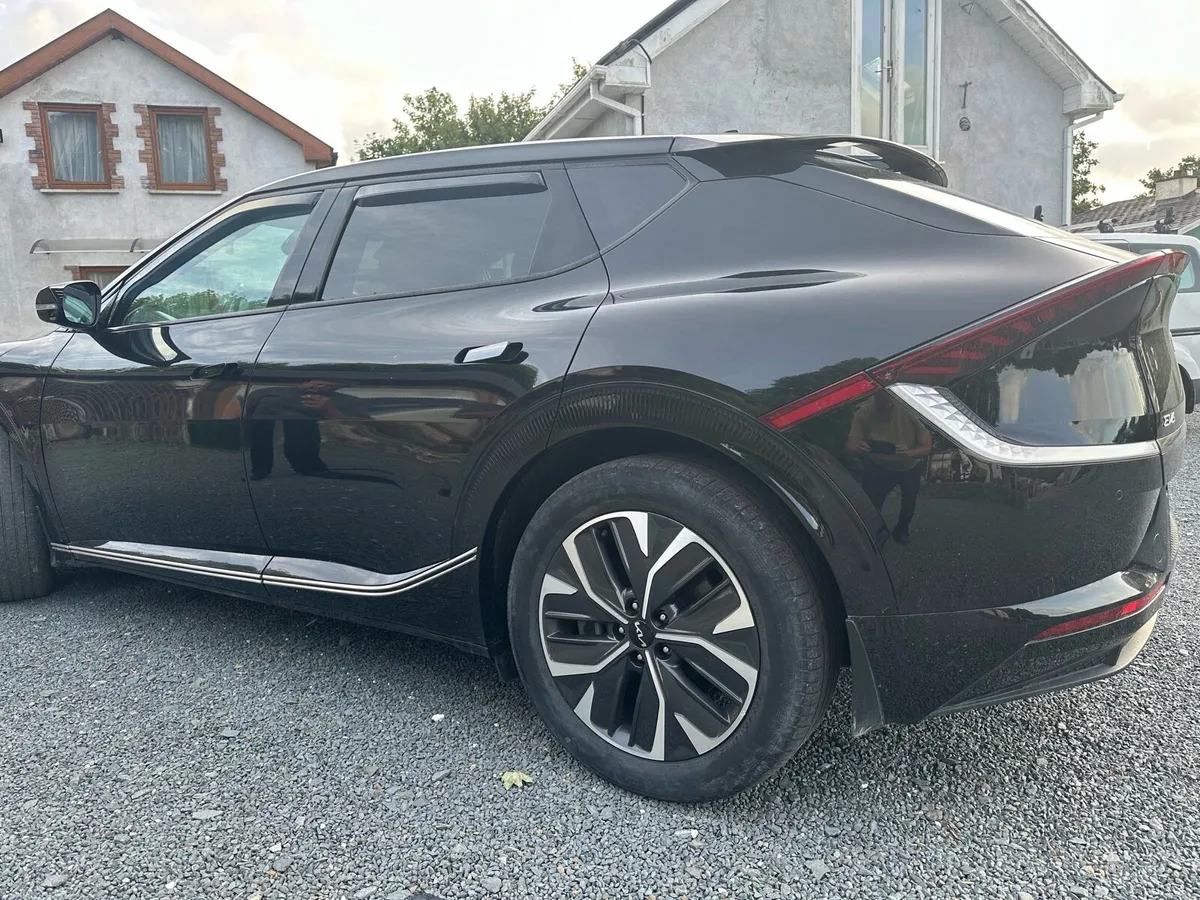 2022 Kia EV6 electric 60k km - Image 3