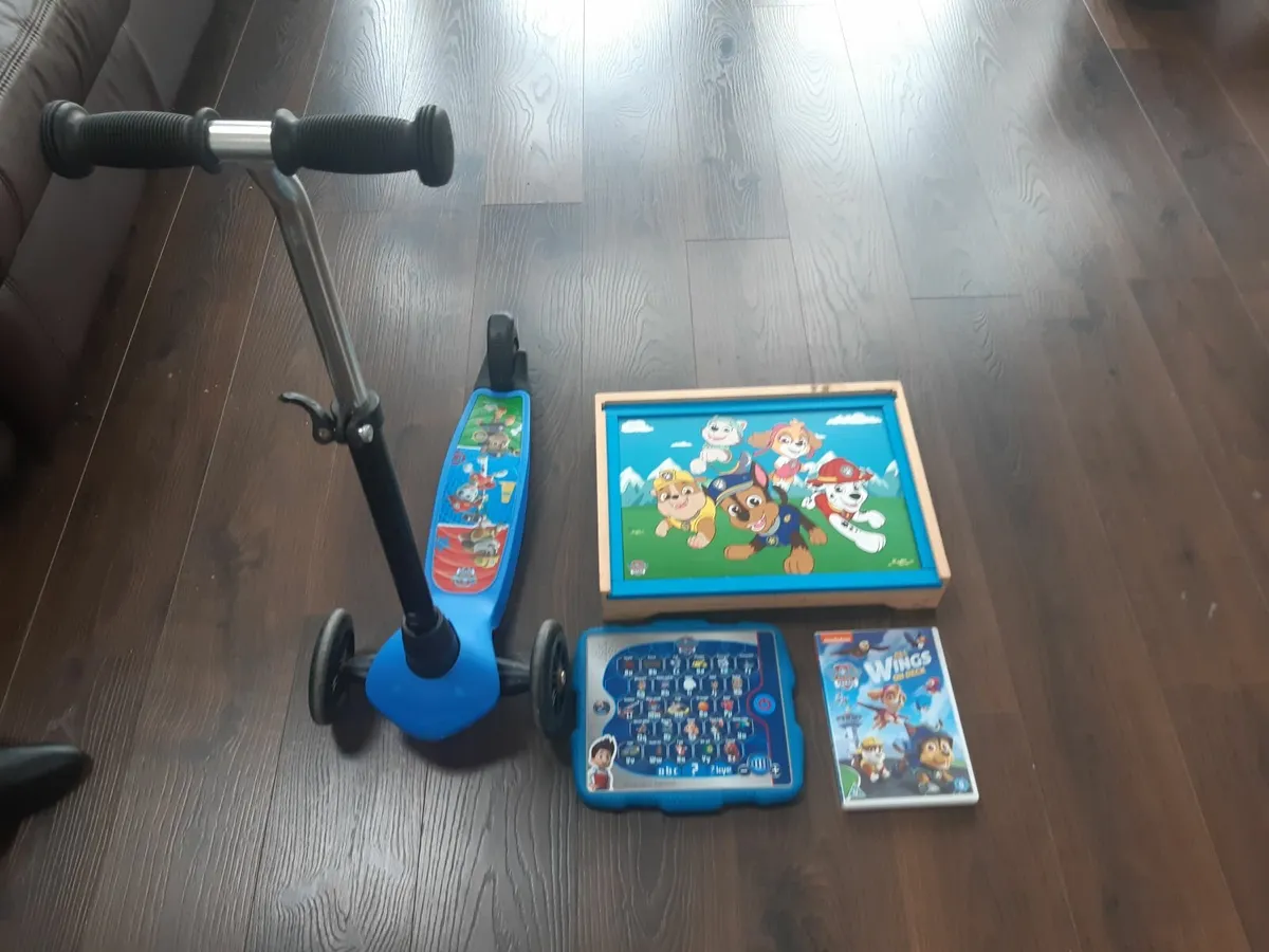 Paw Patrol kids scooter, Pup Pad and Art Box - Image 1