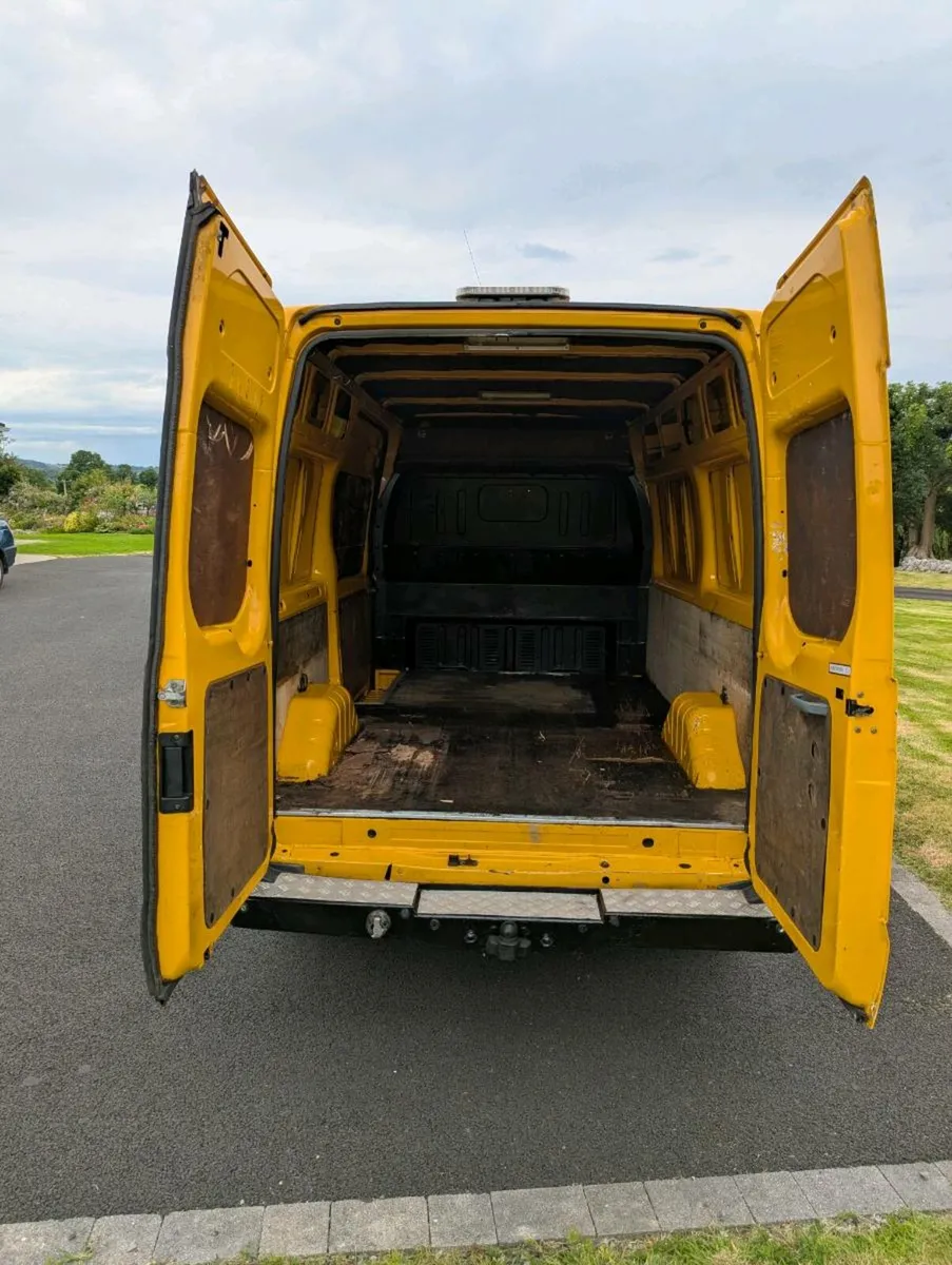 Ford Transit - Image 4