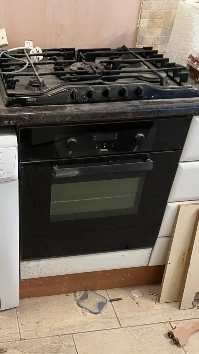 Zanussi electric oven and gas hob