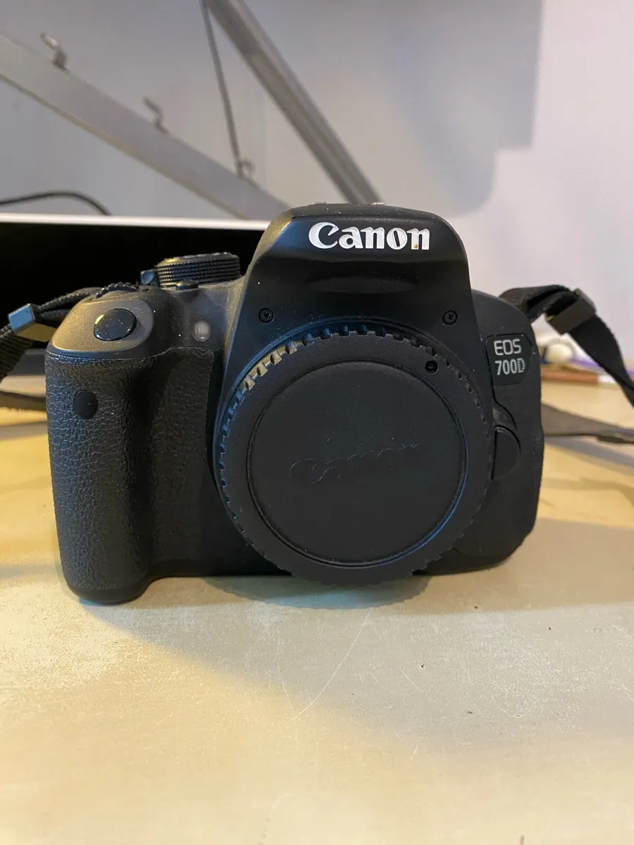 Canon EOS 700D camera - Image 2