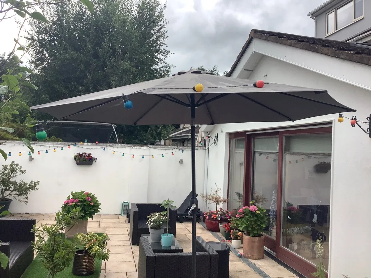 Parasol and accompanying cast iron base - Image 3