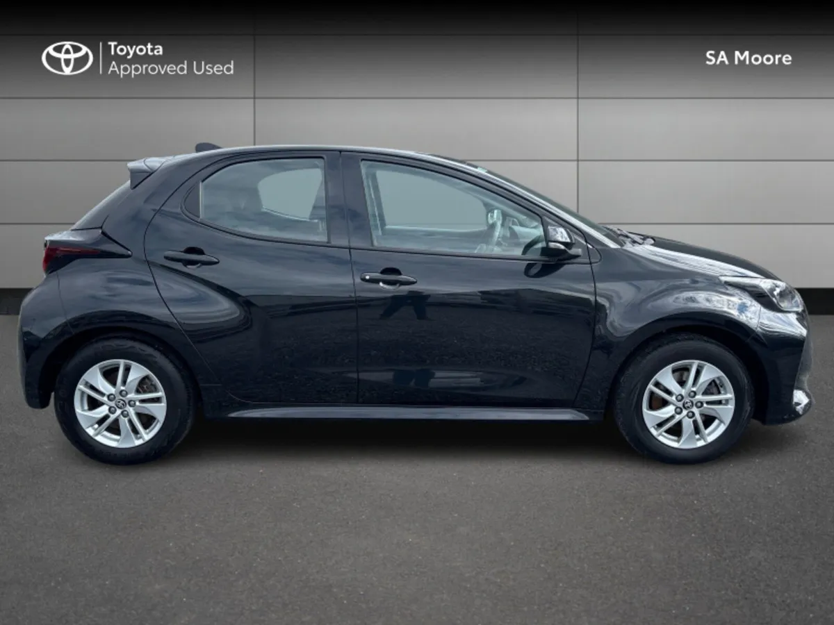 Toyota Yaris HYBRID LUNA - LATEST MODEL - Image 3