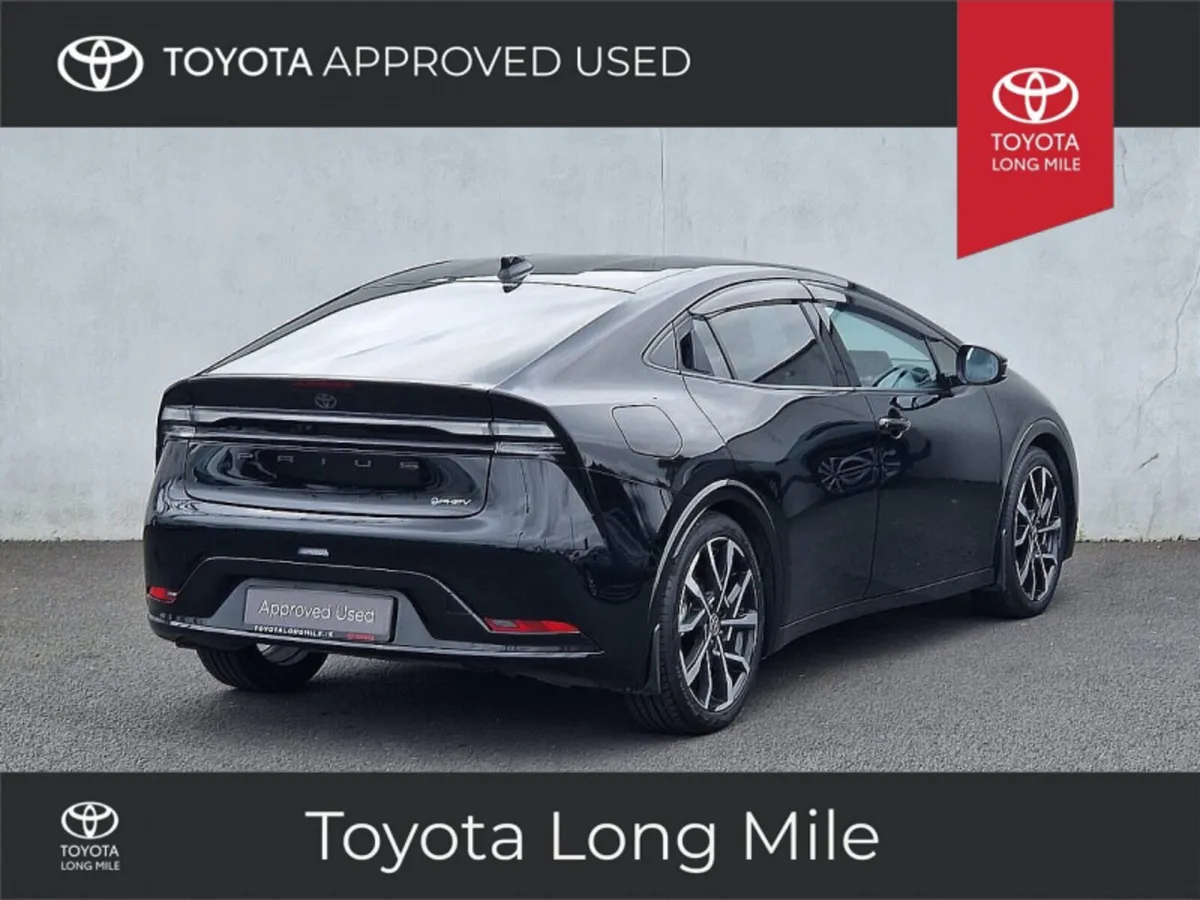 Toyota Prius 2.0 Plug-in Hybrid 4dr - Image 3