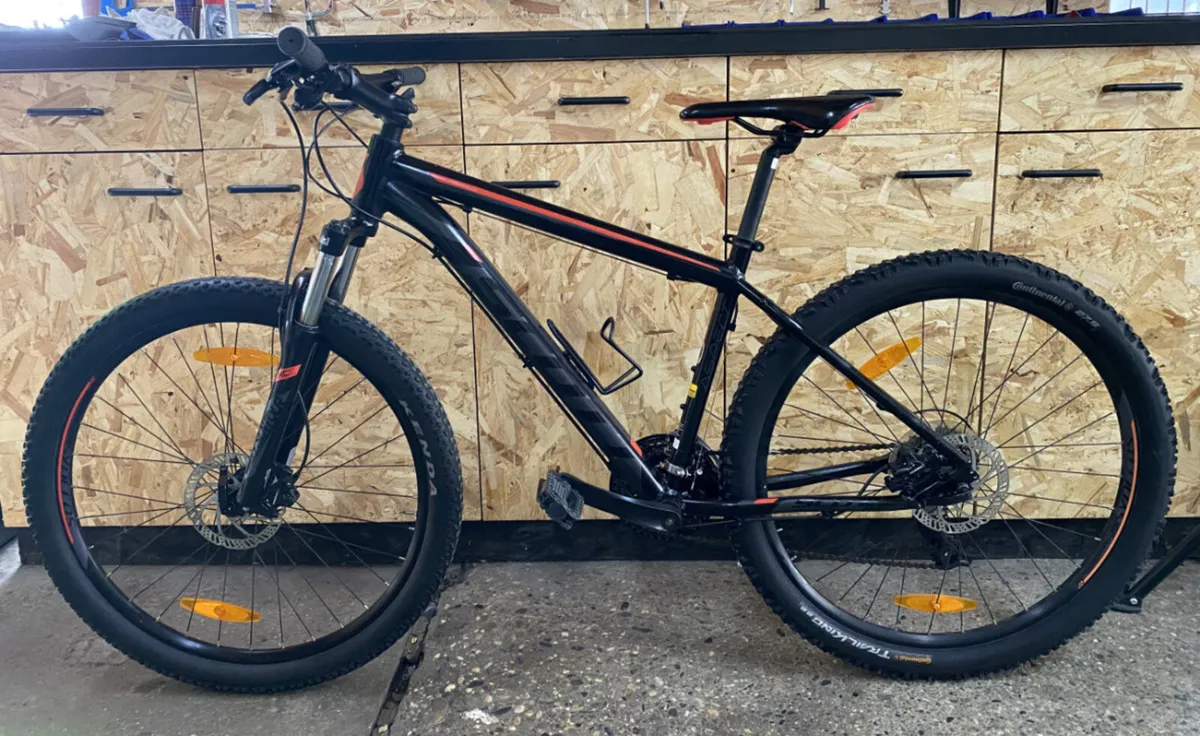 Double disc brake Scott bicycle for sale.