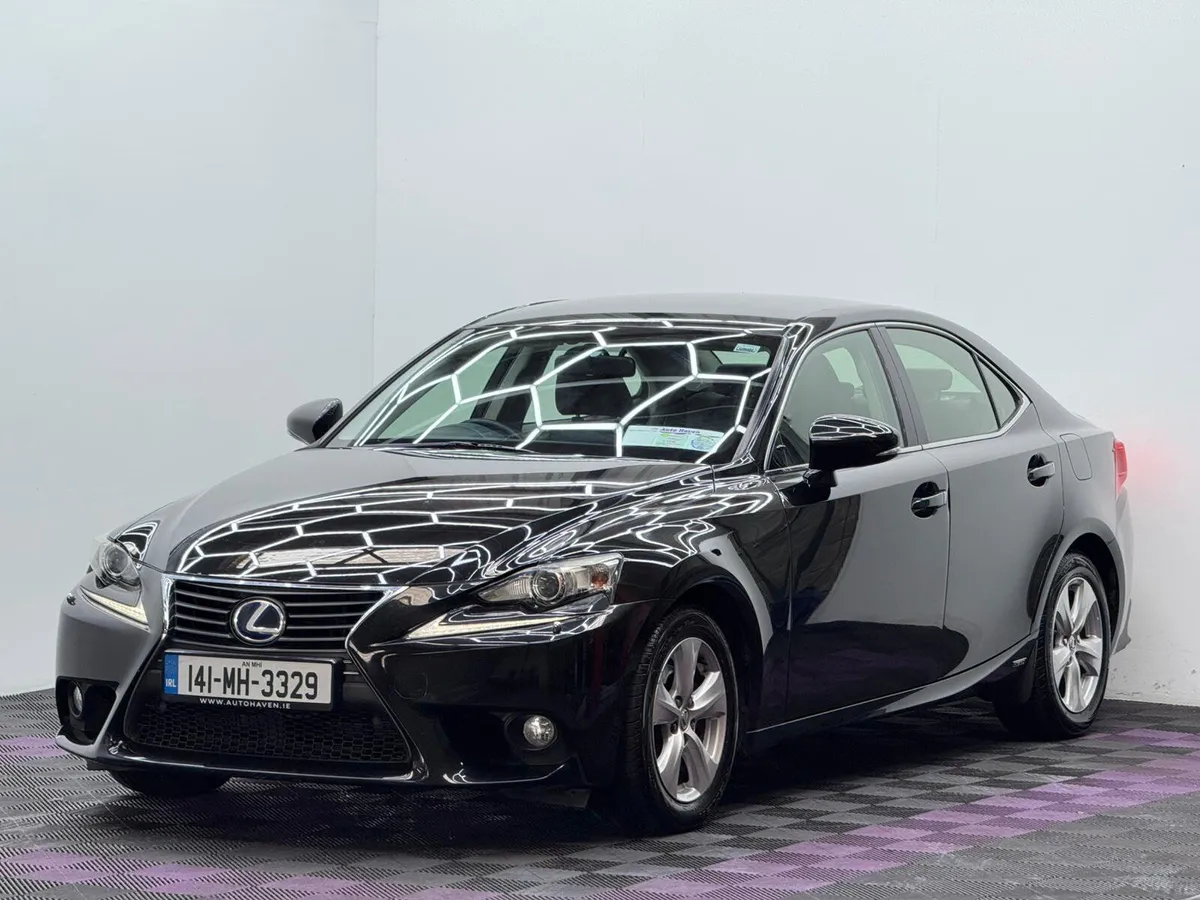 2014 Lexus IS300H, Automatic - Image 3