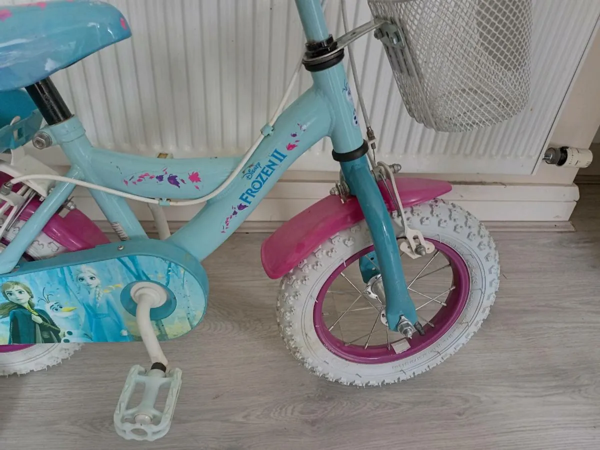 Kids frozen bike size 12 inch wheels. - Image 4