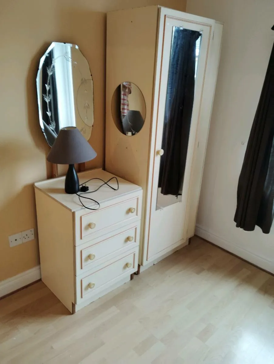 Wardrobe. - Image 2
