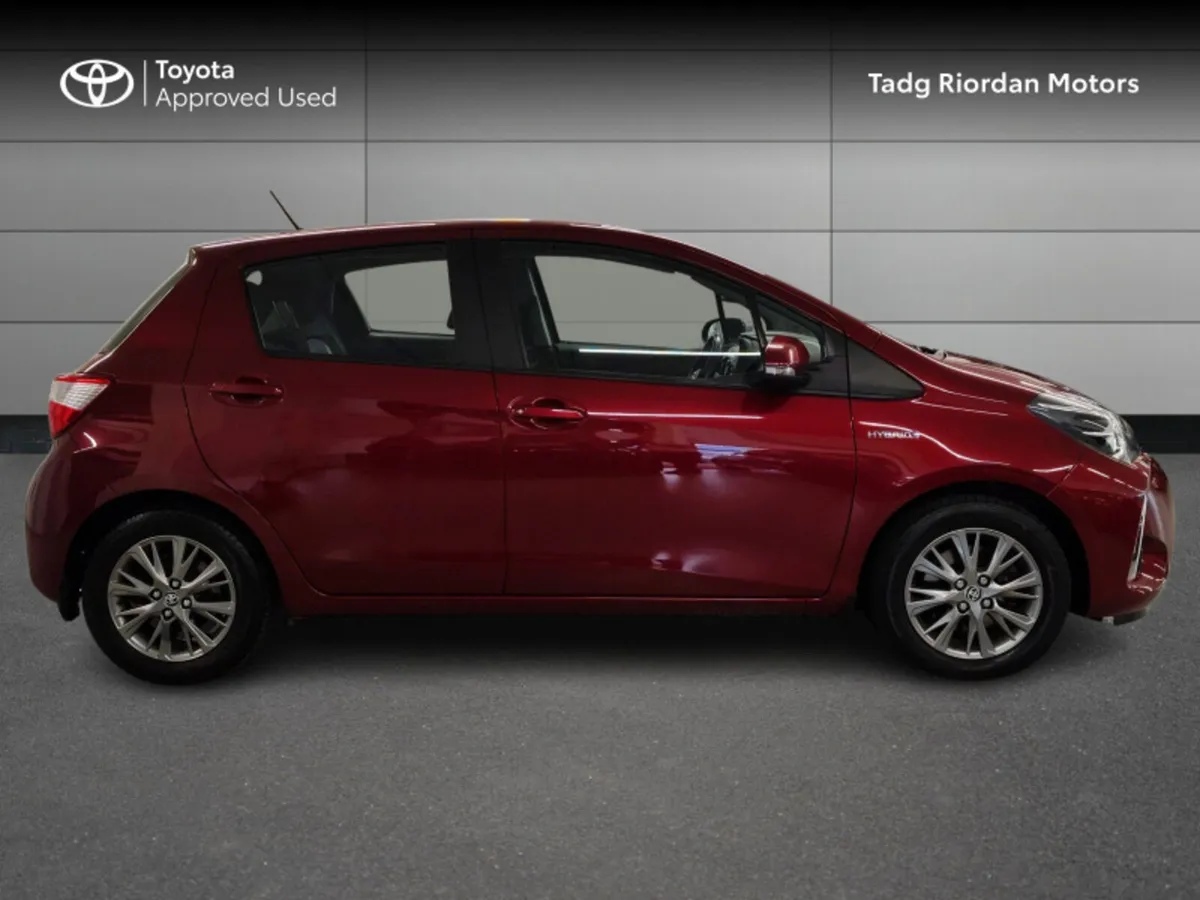 Toyota Yaris HYBRID 5DR LUNA - Image 3