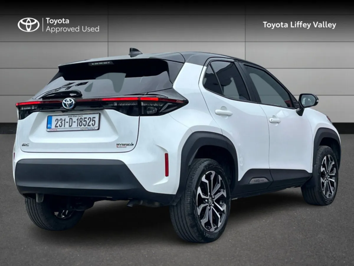Toyota Yaris YARIS CROSS LUNA SPORT BI-TONE - Image 2
