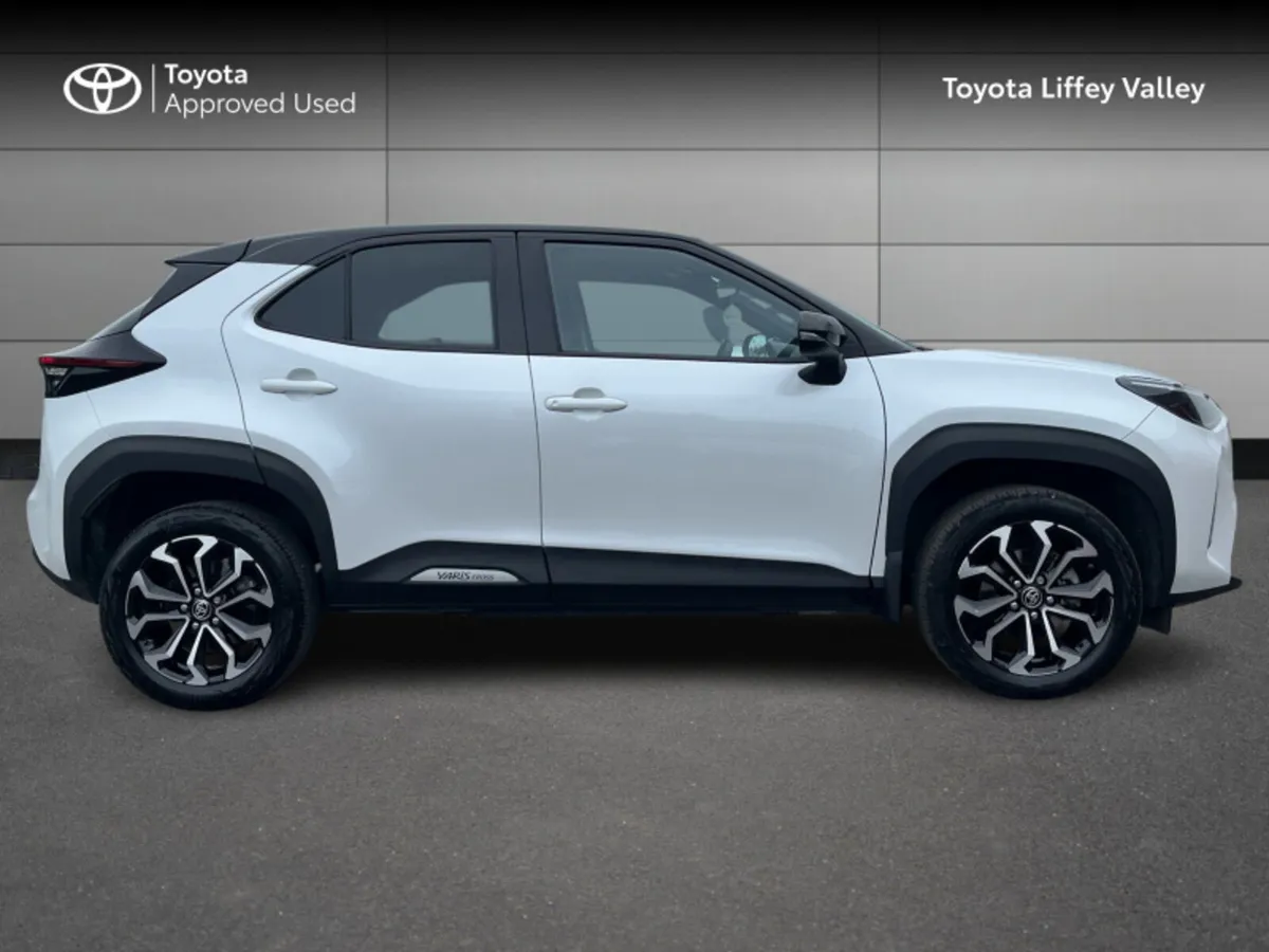 Toyota Yaris YARIS CROSS LUNA SPORT BI-TONE - Image 3
