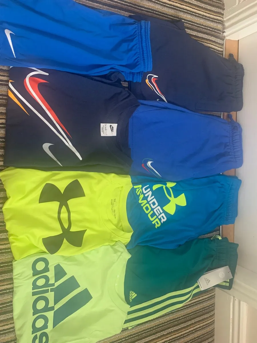 Boys clothes - Image 1