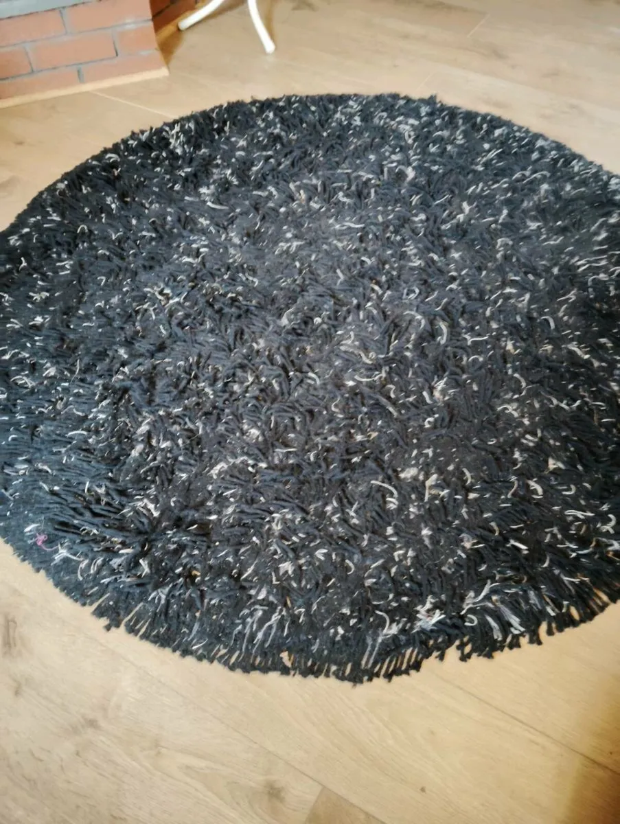 Rug. - Image 3