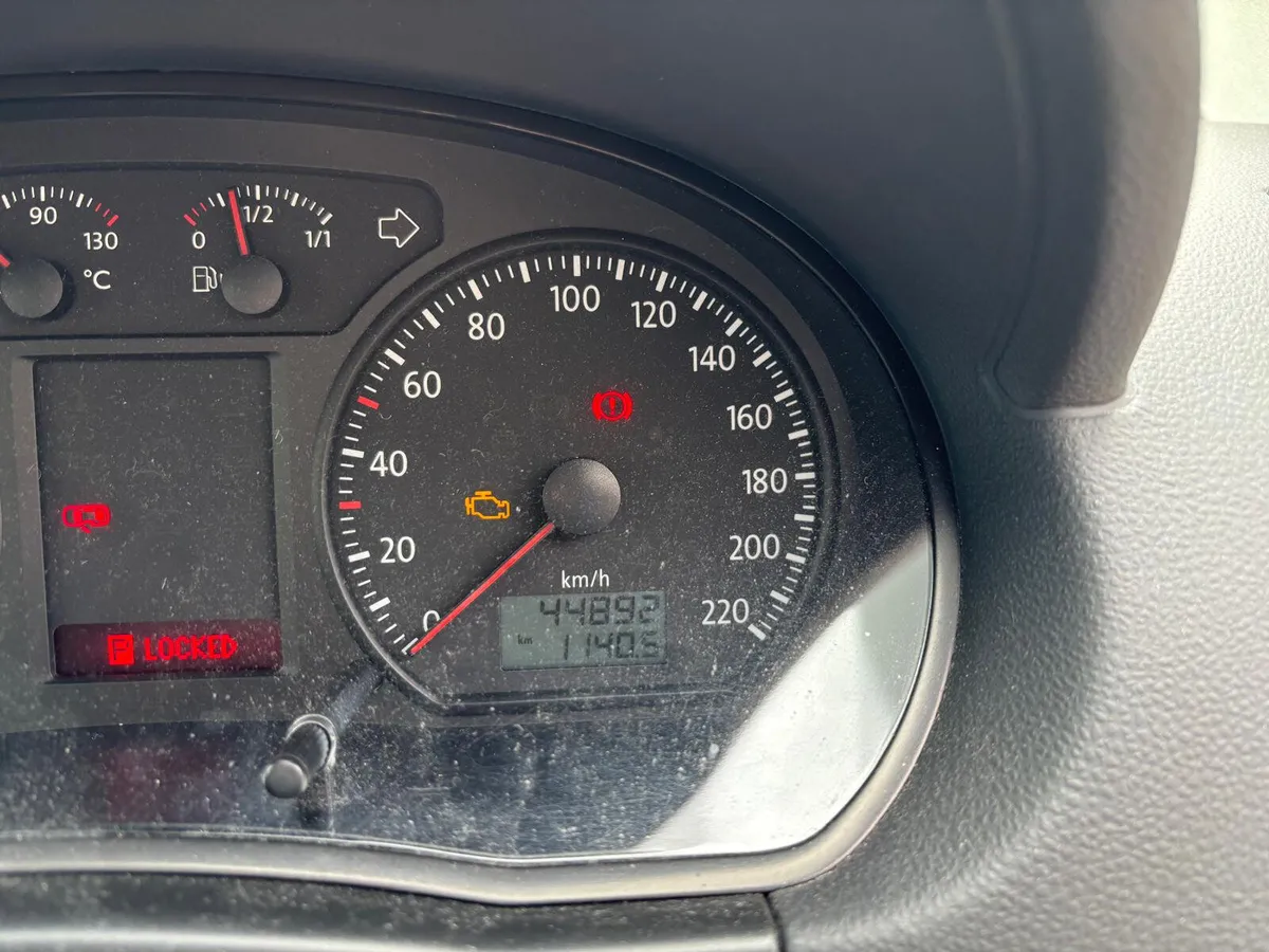 Volkswagen Polo Auto - 44,000 kms - Image 3