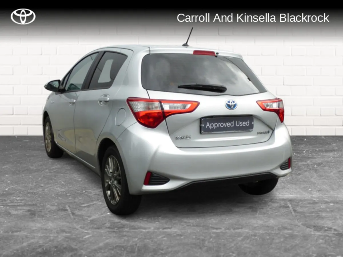 Toyota Yaris Hybrid Luna - Image 2