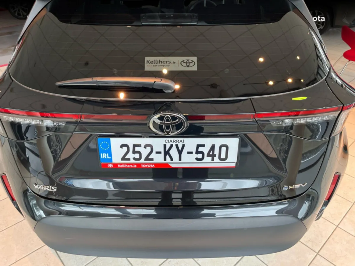 Toyota Yaris Cross HYBRID ELECTRIC LUNA SPORT - Image 4