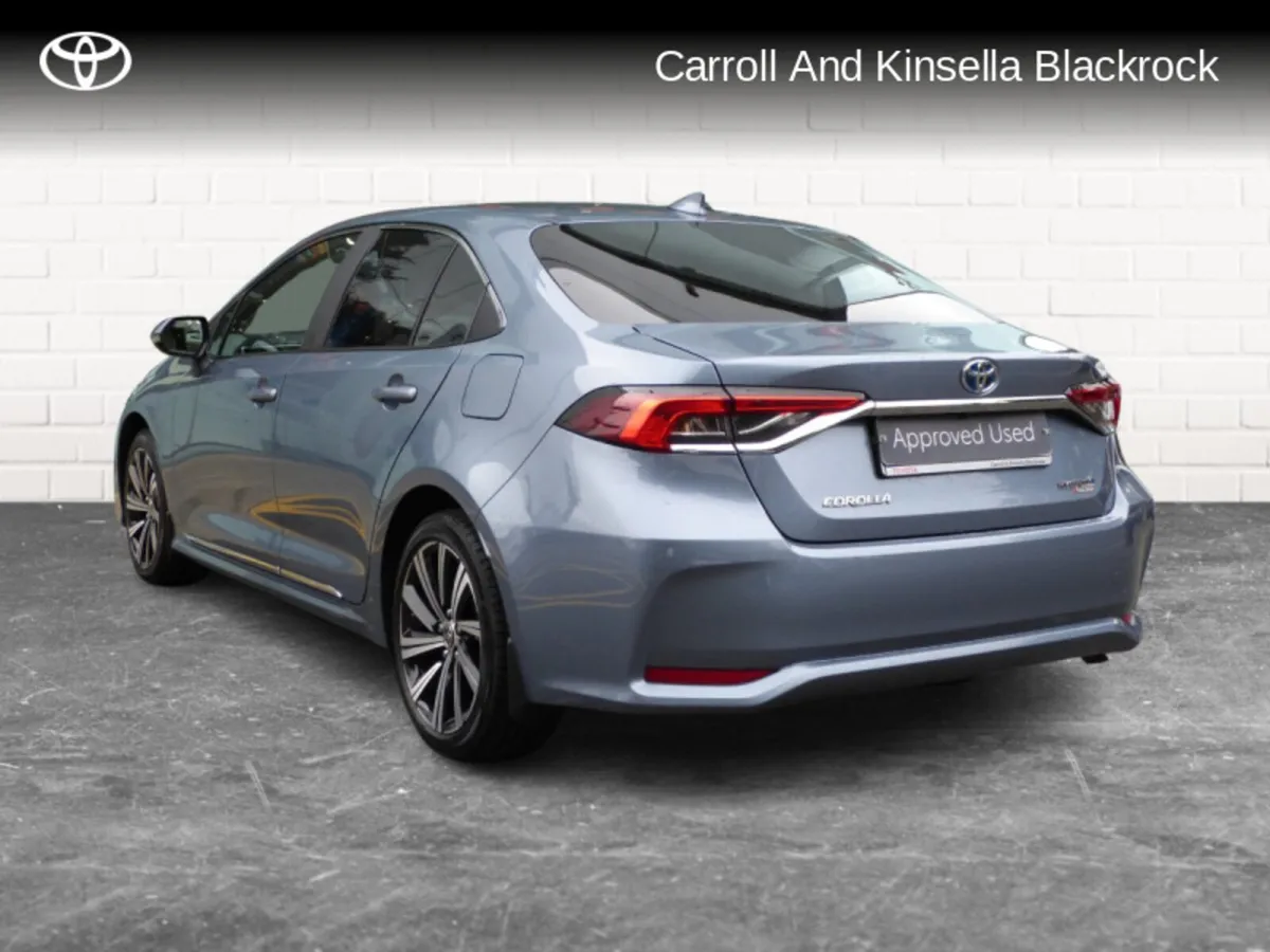 Toyota Corolla Hybrid Luna Sport Saloon - Image 2
