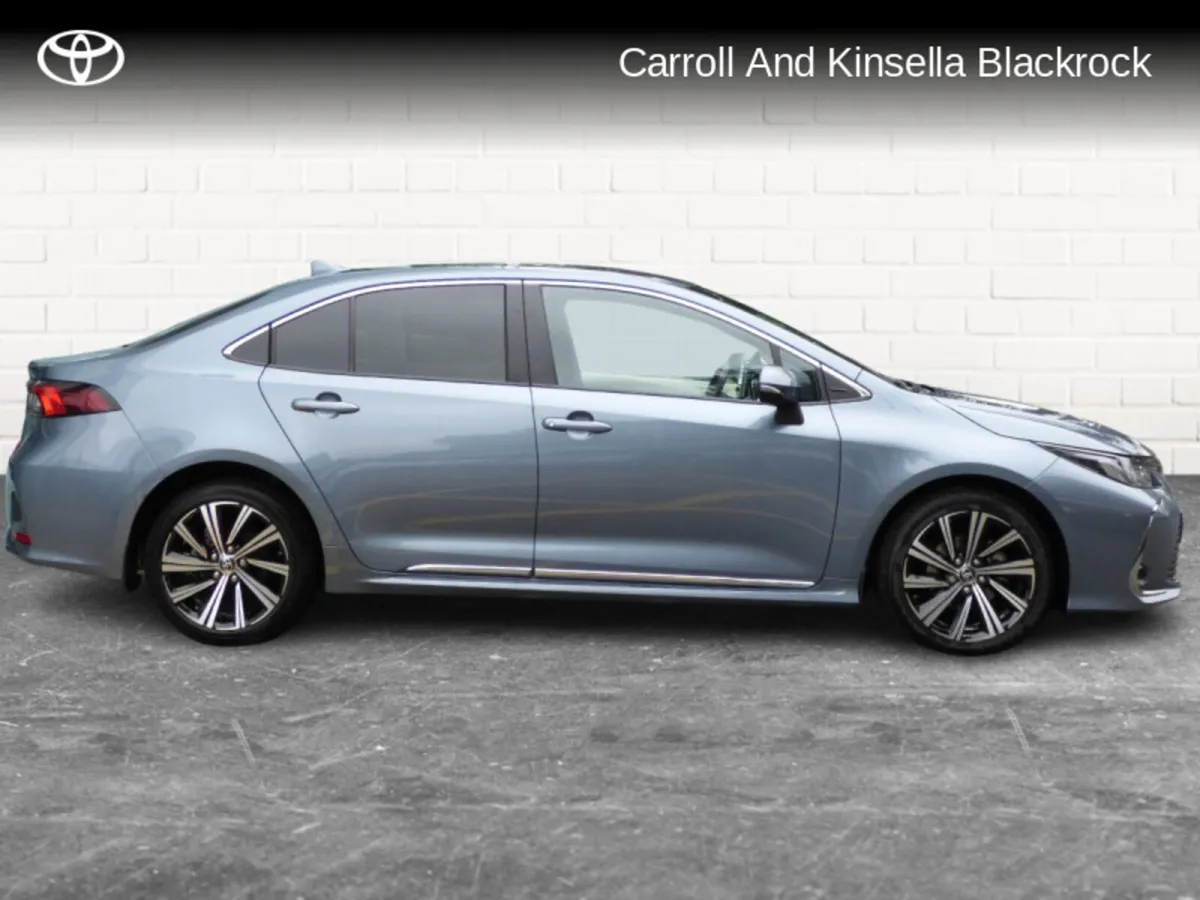 Toyota Corolla Hybrid Luna Sport Saloon - Image 3