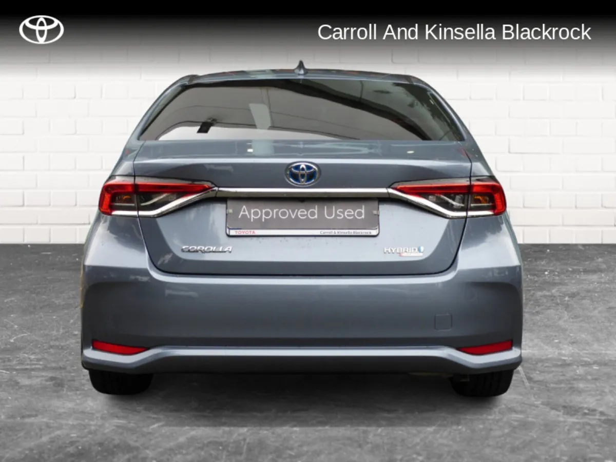 Toyota Corolla Hybrid Luna Sport Saloon - Image 4